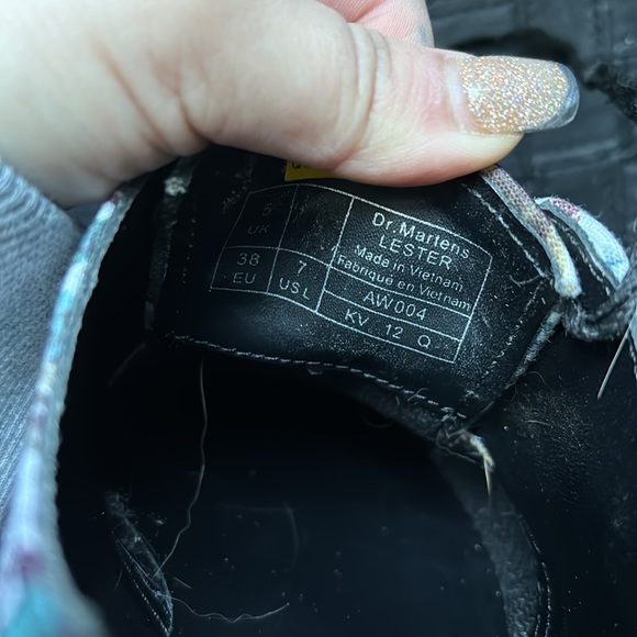 Light worn Dr. Martens Lester W7. - Picture 6 of 6
